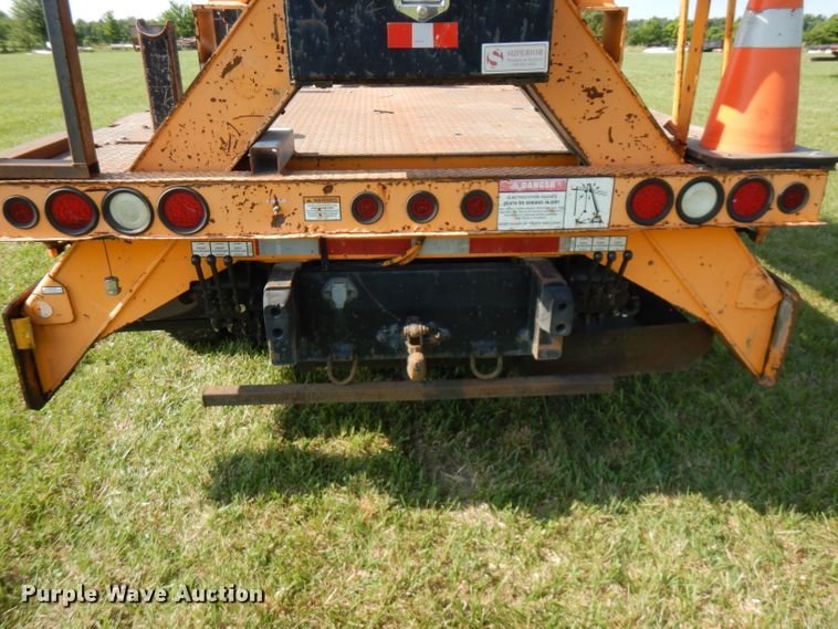 image for item HG9009 2006 International 4400  crane truck