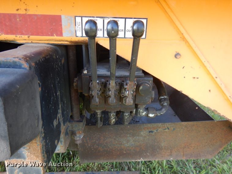 image for item HG9009 2006 International 4400  crane truck