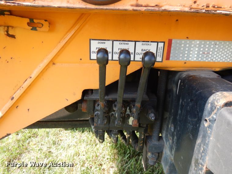 image for item HG9009 2006 International 4400  crane truck