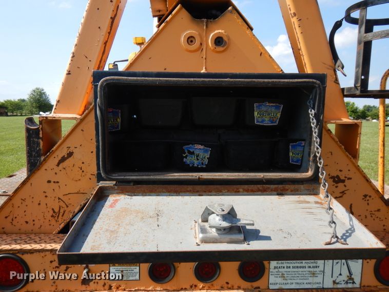 image for item HG9009 2006 International 4400  crane truck