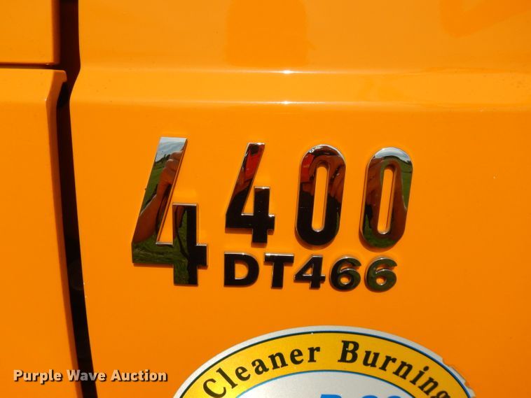 image for item HG9009 2006 International 4400  crane truck