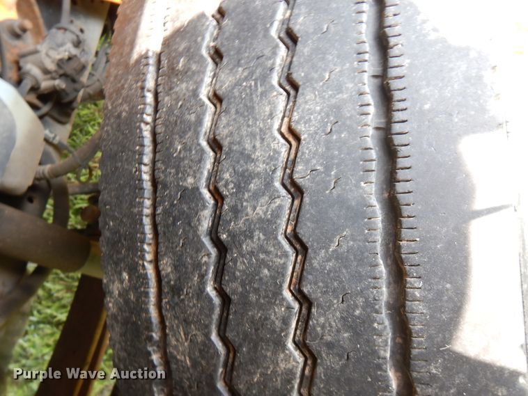 image for item HG9009 2006 International 4400  crane truck