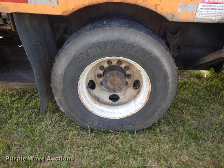 image for item HG9009 2006 International 4400  crane truck