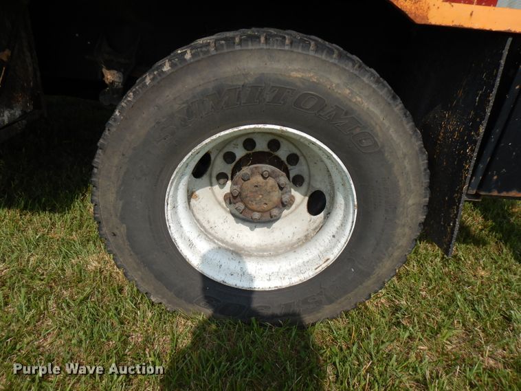 image for item HG9009 2006 International 4400  crane truck