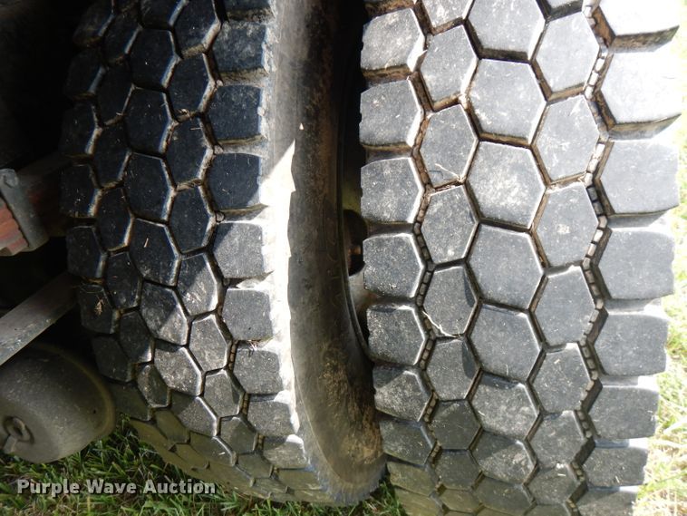 image for item HG9009 2006 International 4400  crane truck