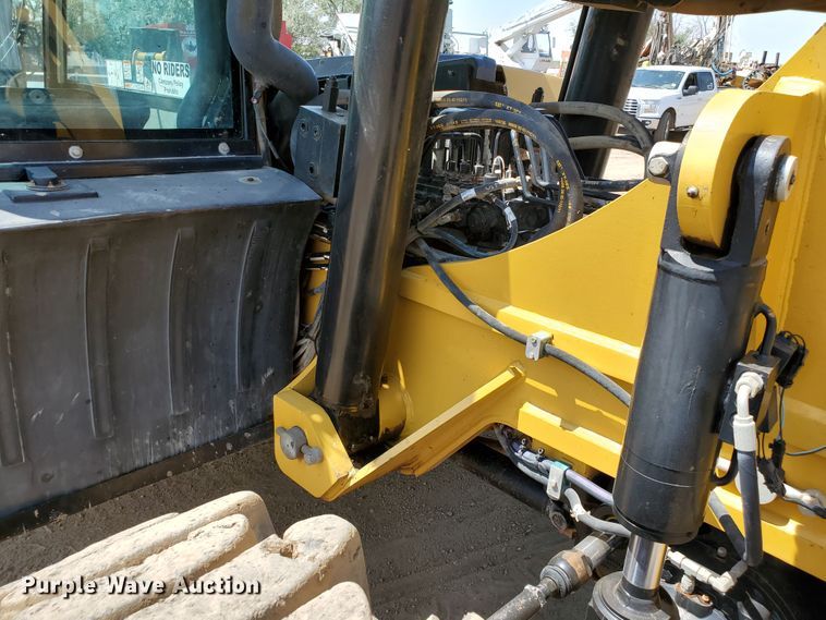 image for item HK9029 2013 Caterpillar TL1055C  telehandler