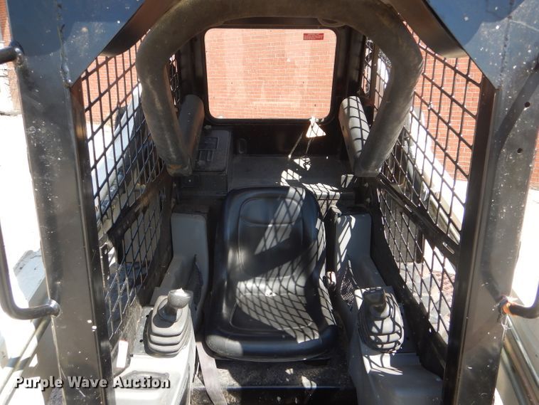 image for item HM9518 Terex TSV60  skid steer loader