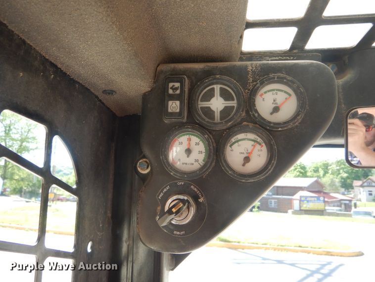 image for item HM9518 Terex TSV60  skid steer loader