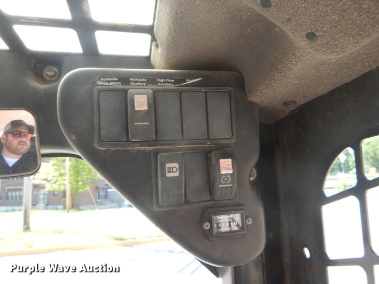 image for item HM9518 Terex TSV60  skid steer loader