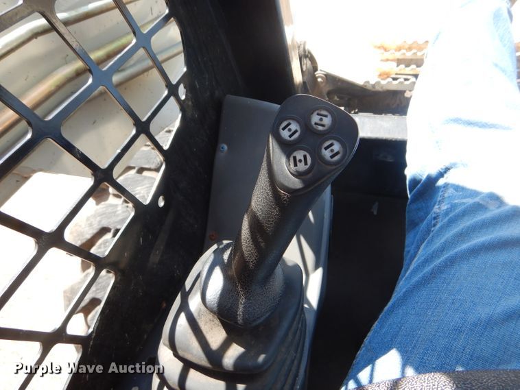 image for item HM9518 Terex TSV60  skid steer loader