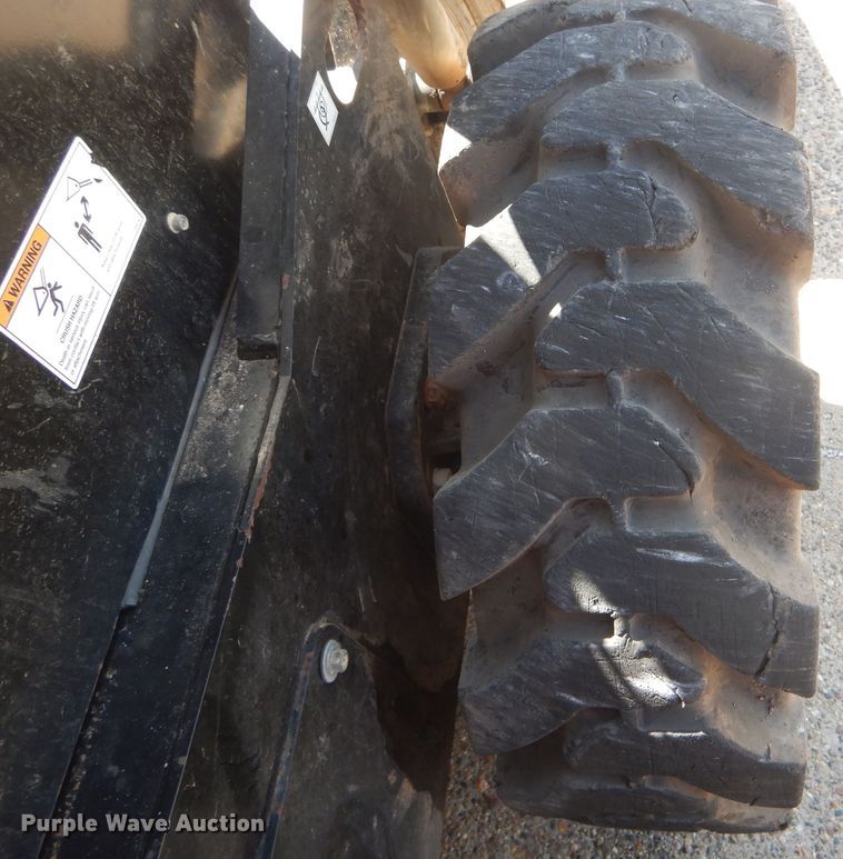 image for item HM9518 Terex TSV60  skid steer loader