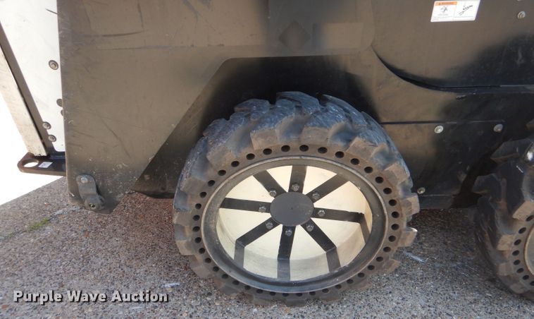 image for item HM9518 Terex TSV60  skid steer loader