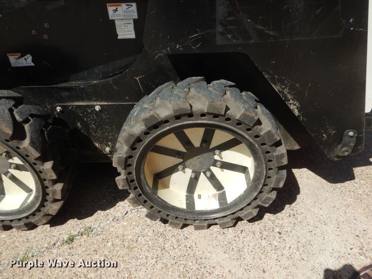 image for item HM9518 Terex TSV60  skid steer loader