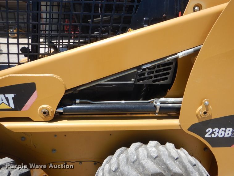 image for item HM9519 2008 Caterpillar 236B  skid steer loader
