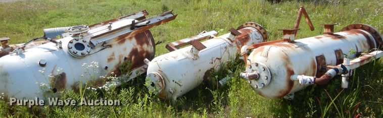 image for item HS9623 Approx. 4 pressure test vessels