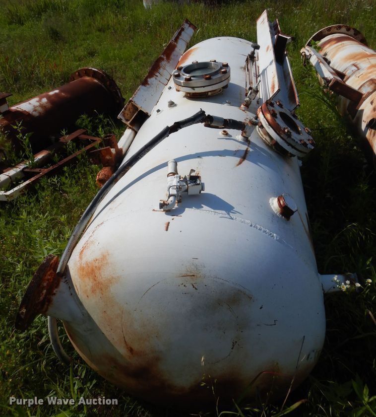 image for item HS9623 Approx. 4 pressure test vessels