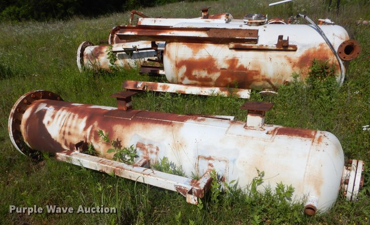 image for item HS9623 Approx. 4 pressure test vessels