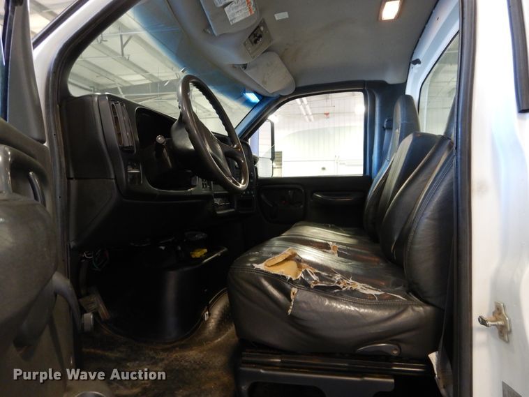 image for item HS9639 2009 Chevrolet C8500  digger derrick truck