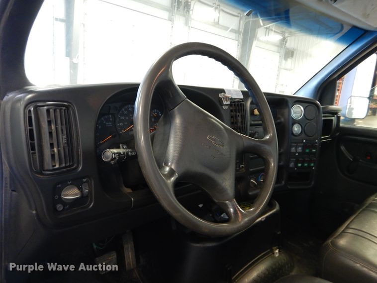 image for item HS9639 2009 Chevrolet C8500  digger derrick truck