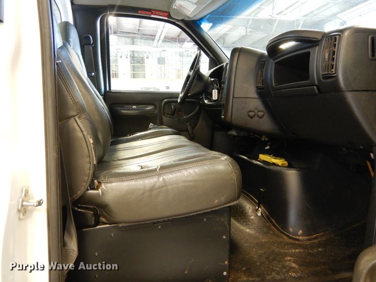 image for item HS9639 2009 Chevrolet C8500  digger derrick truck