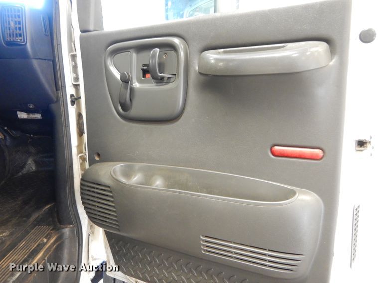 image for item HS9639 2009 Chevrolet C8500  digger derrick truck