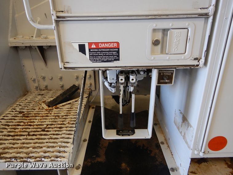 image for item HS9639 2009 Chevrolet C8500  digger derrick truck