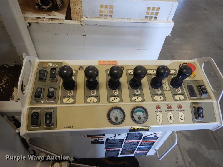 image for item HS9639 2009 Chevrolet C8500  digger derrick truck