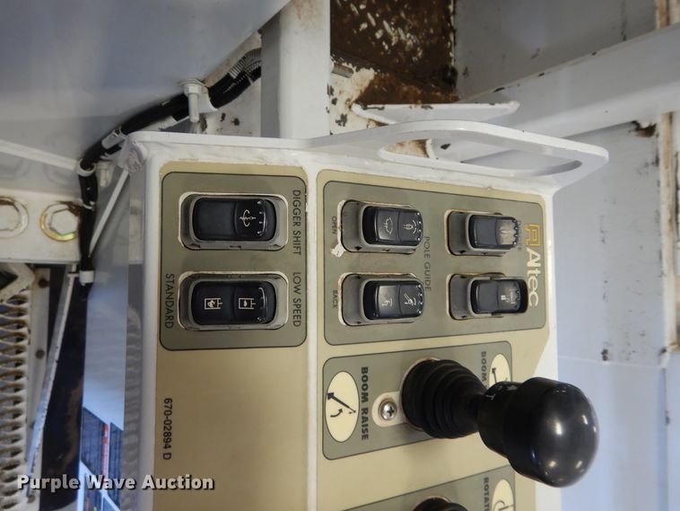 image for item HS9639 2009 Chevrolet C8500  digger derrick truck