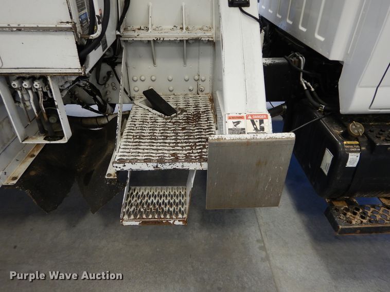 image for item HS9639 2009 Chevrolet C8500  digger derrick truck