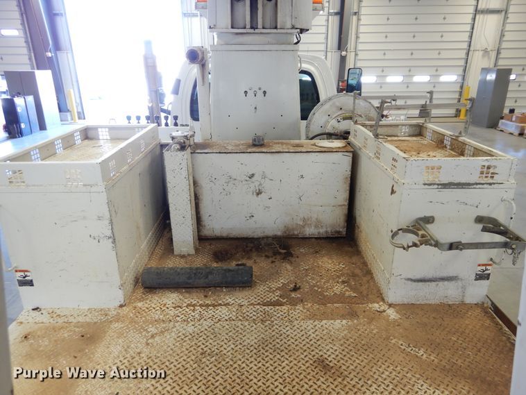 image for item HS9639 2009 Chevrolet C8500  digger derrick truck