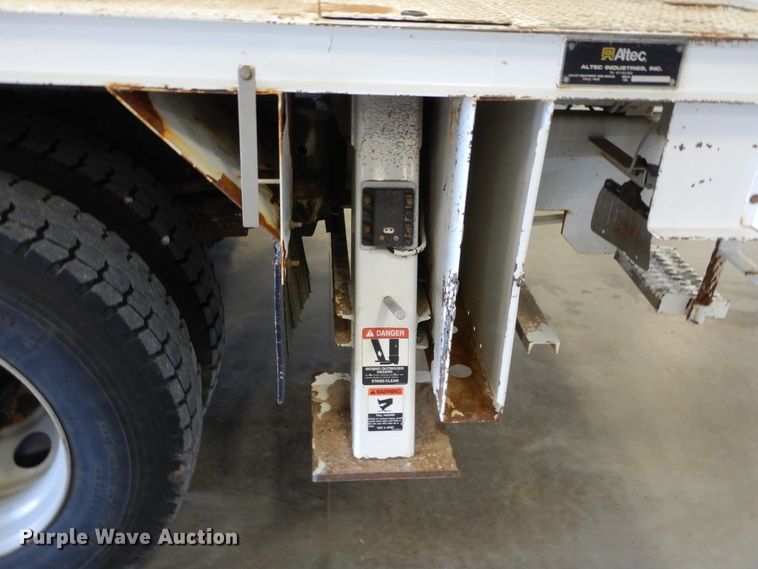 image for item HS9639 2009 Chevrolet C8500  digger derrick truck