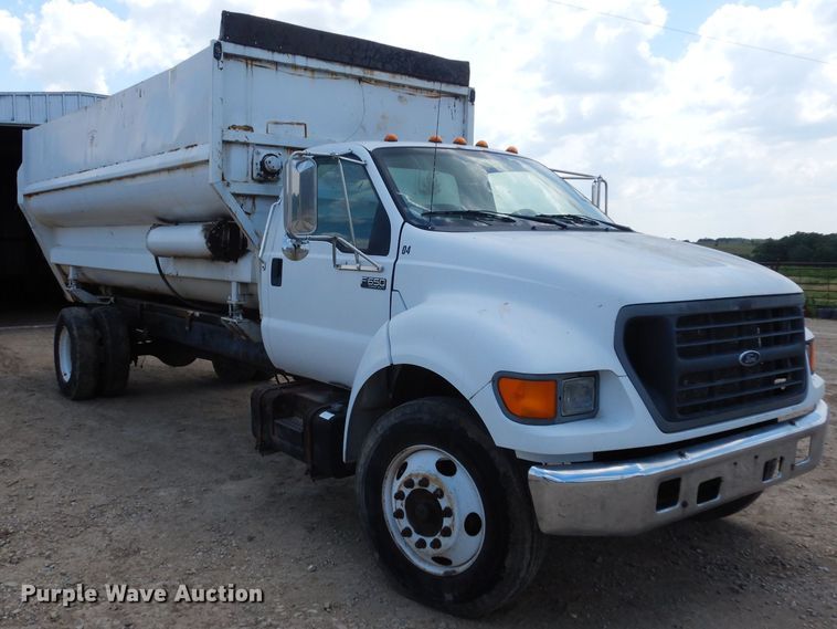 image for item DF4136 2000 Ford F650 Super Duty XLT  feed mixer truck