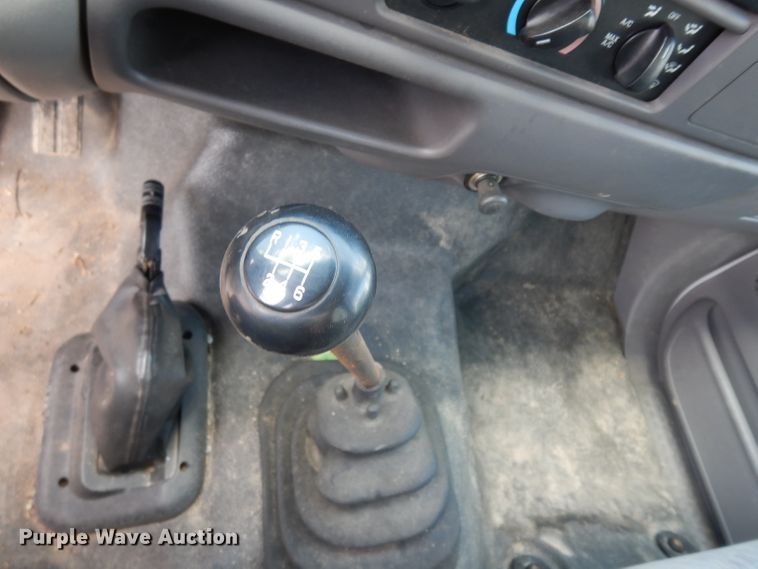 image for item DF4136 2000 Ford F650 Super Duty XLT  feed mixer truck