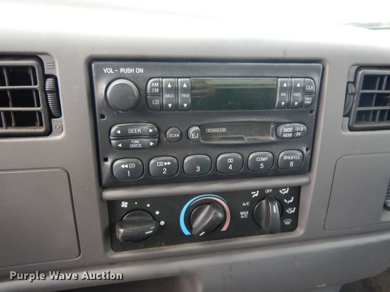 image for item DF4136 2000 Ford F650 Super Duty XLT  feed mixer truck