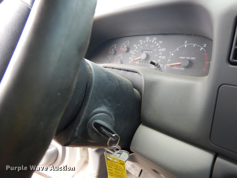 image for item DF4136 2000 Ford F650 Super Duty XLT  feed mixer truck