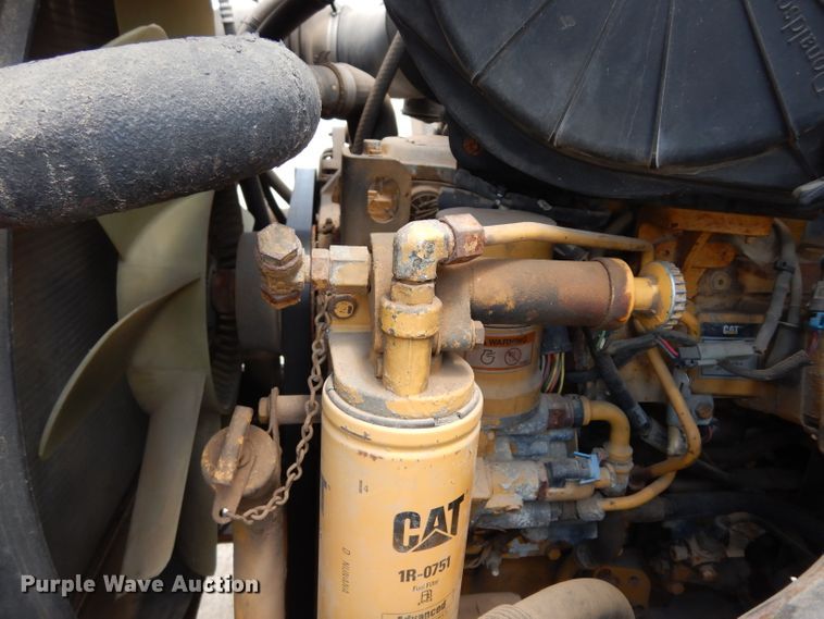 image for item DF4136 2000 Ford F650 Super Duty XLT  feed mixer truck