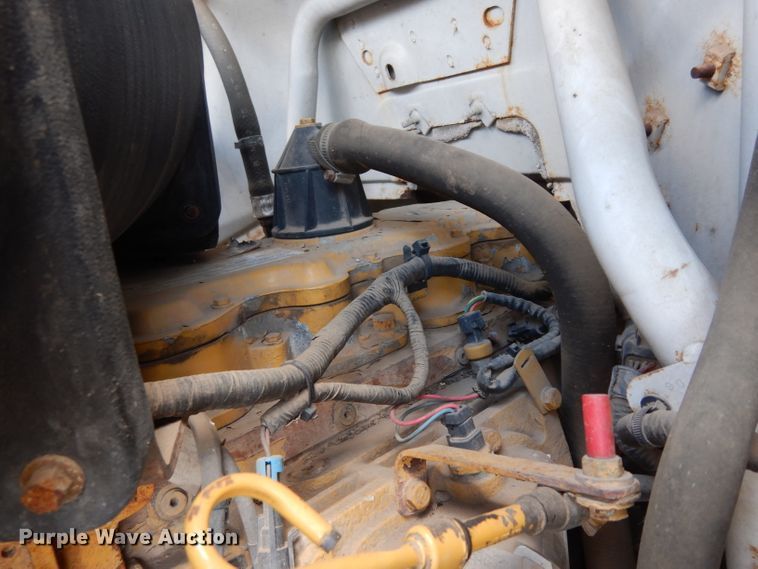 image for item DF4136 2000 Ford F650 Super Duty XLT  feed mixer truck