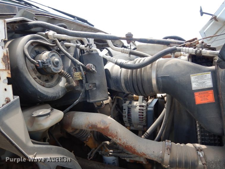 image for item DF4136 2000 Ford F650 Super Duty XLT  feed mixer truck