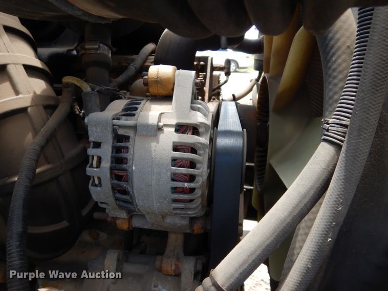 image for item DF4136 2000 Ford F650 Super Duty XLT  feed mixer truck