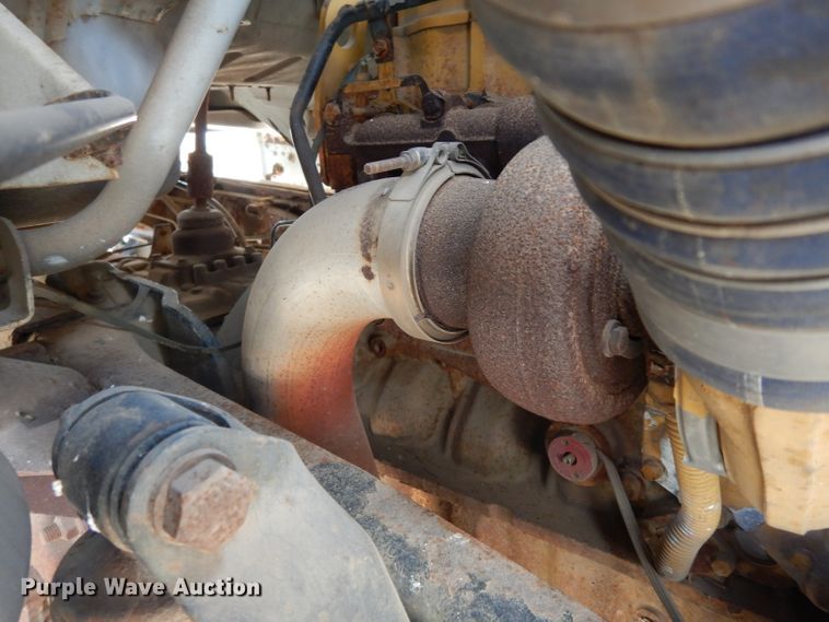 image for item DF4136 2000 Ford F650 Super Duty XLT  feed mixer truck