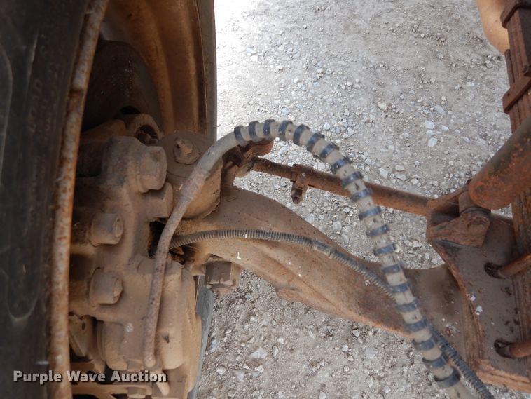 image for item DF4136 2000 Ford F650 Super Duty XLT  feed mixer truck