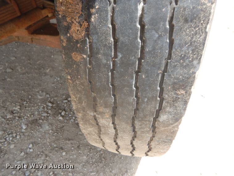 image for item DF4136 2000 Ford F650 Super Duty XLT  feed mixer truck