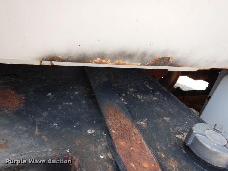 image for item DF4136 2000 Ford F650 Super Duty XLT  feed mixer truck