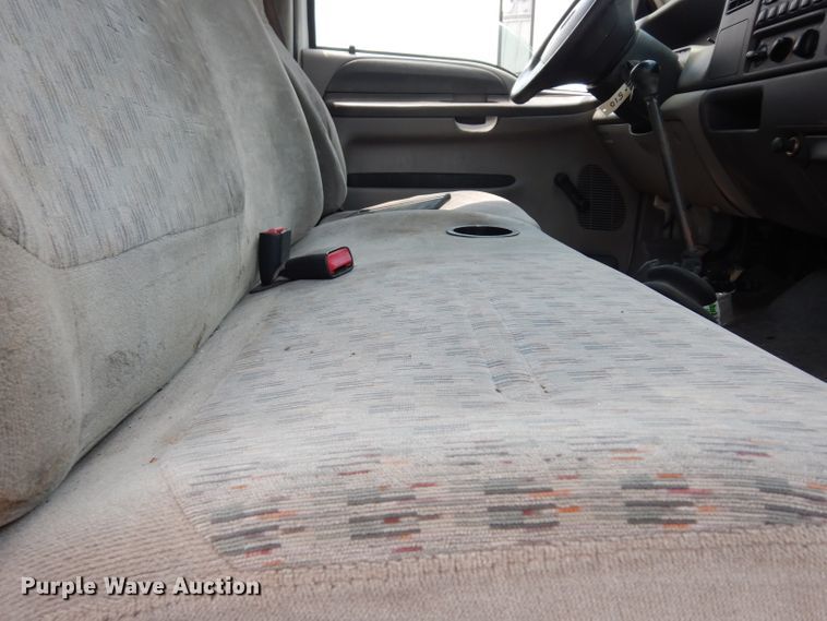 image for item DF4136 2000 Ford F650 Super Duty XLT  feed mixer truck