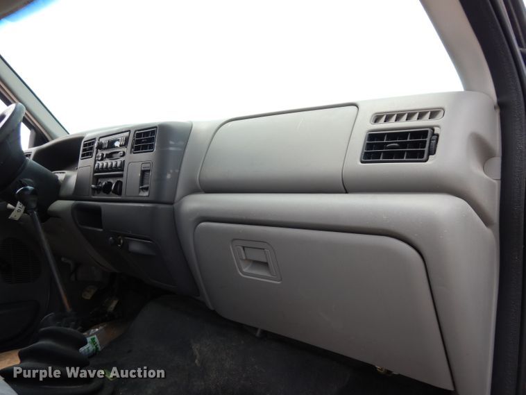 image for item DF4136 2000 Ford F650 Super Duty XLT  feed mixer truck