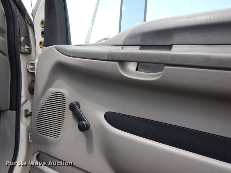 image for item DF4136 2000 Ford F650 Super Duty XLT  feed mixer truck