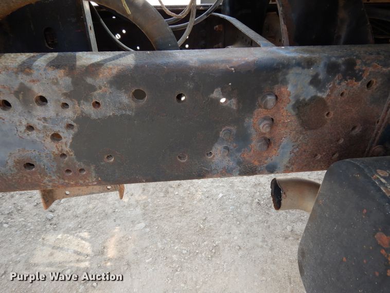 image for item DF4136 2000 Ford F650 Super Duty XLT  feed mixer truck