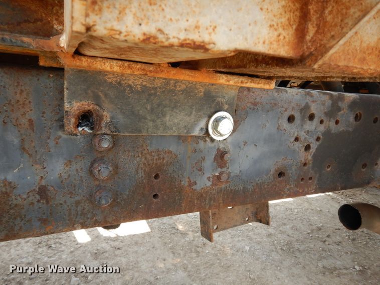 image for item DF4136 2000 Ford F650 Super Duty XLT  feed mixer truck