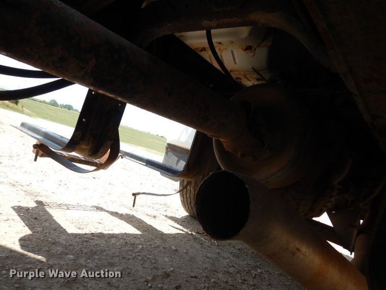 image for item DF4136 2000 Ford F650 Super Duty XLT  feed mixer truck