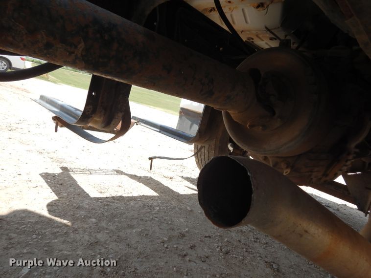 image for item DF4136 2000 Ford F650 Super Duty XLT  feed mixer truck